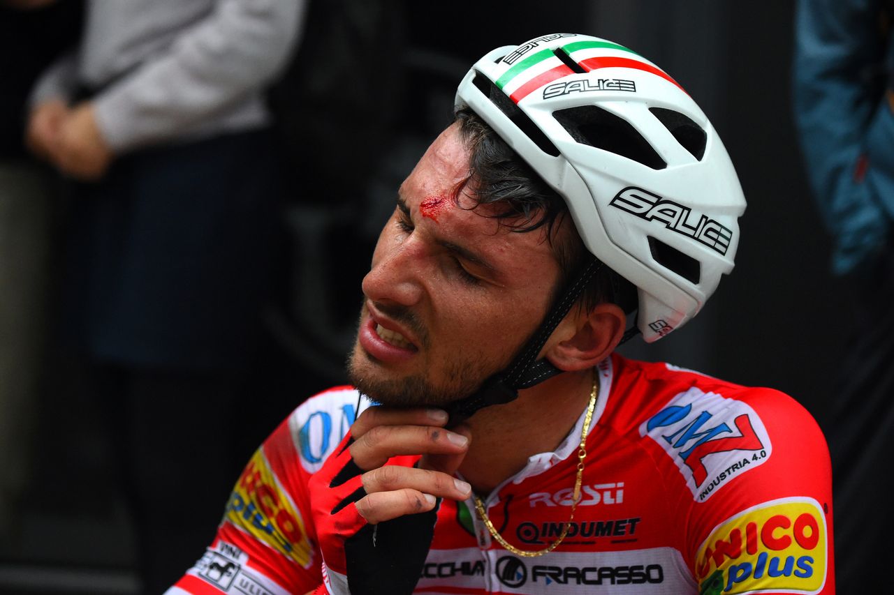 Mattia Frapporti (Androni Giocattoli-Sidermec) suffered a head wound in the crash just after the finish