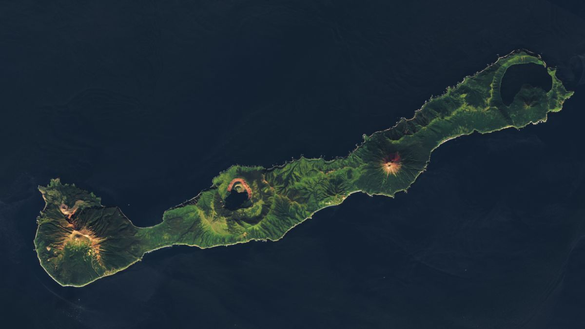 Quadruple volcanoes on secret Soviet military base linked to climate-altering eruption 200 years ago — Earth from space