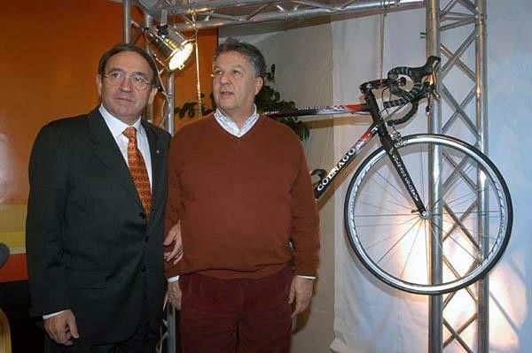 Ernesto Colnago and Pozzetto show off the bike