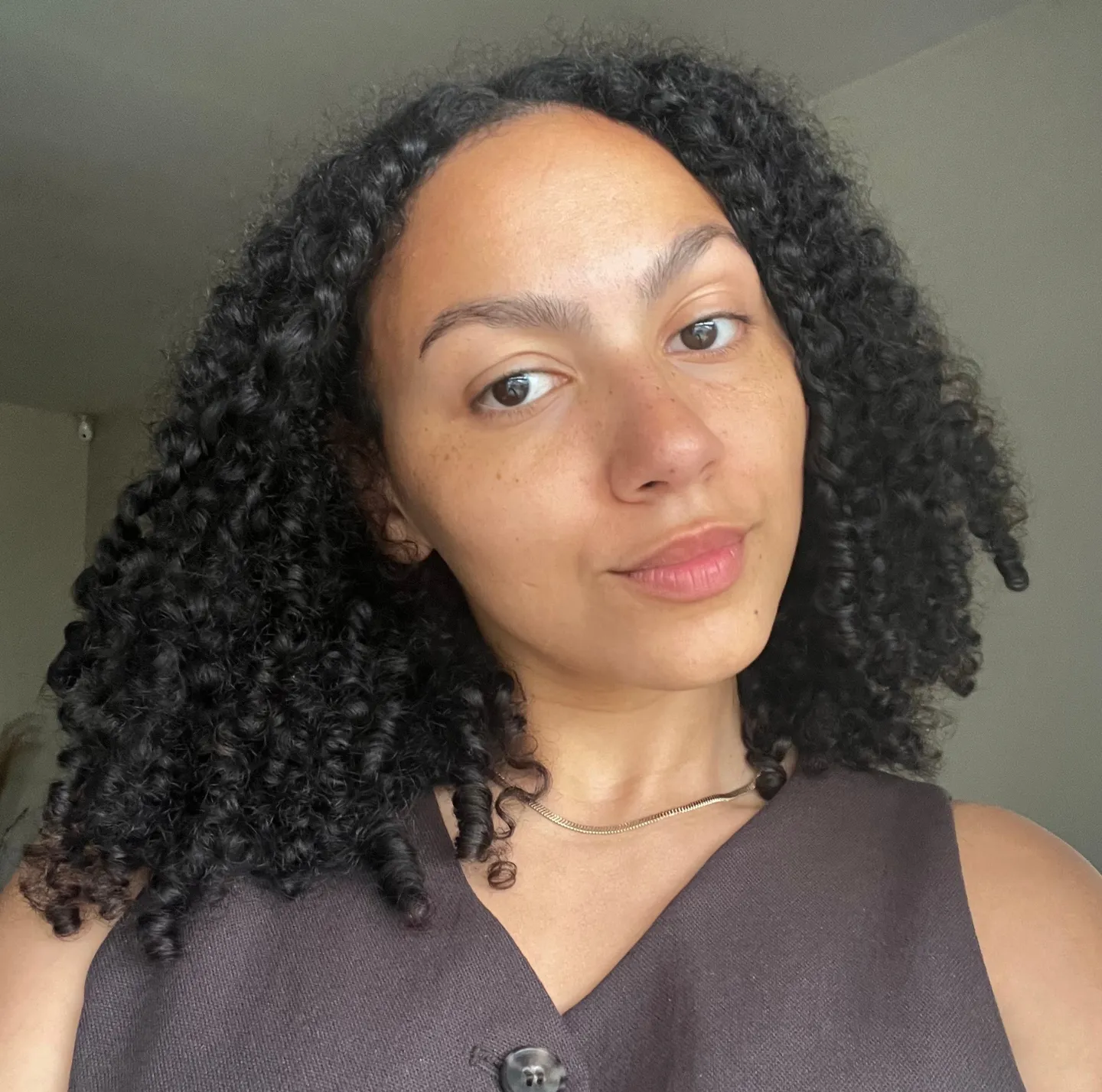 Sabrina Talbert testing Isima&#039;s All In Restorative Leave-In Conditioner.