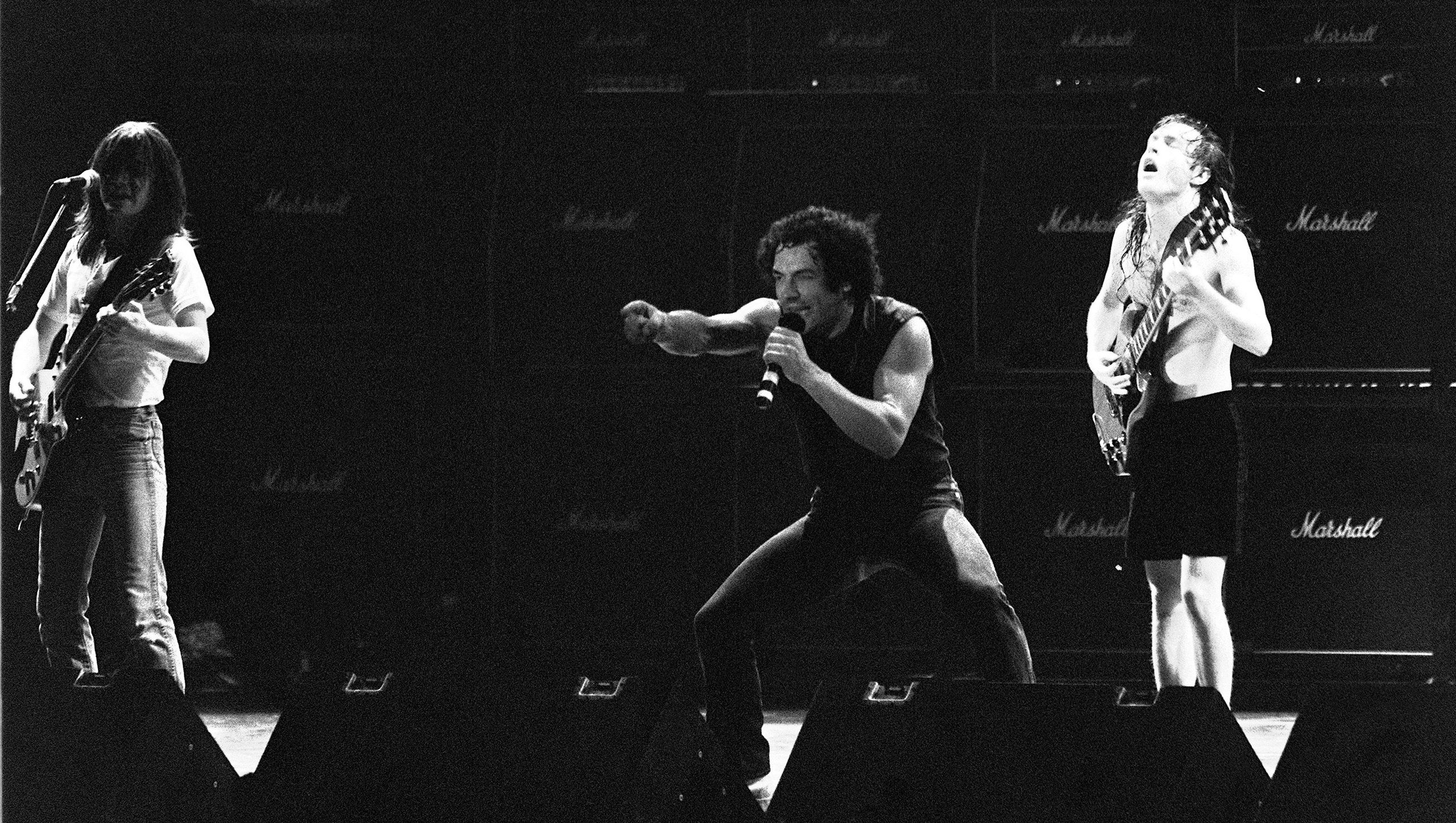Learn to play AC/DC's Back In Black guitar riff to celebrate its 40th ...
