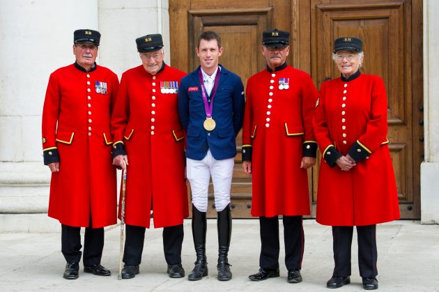 Scott Brash with Chelsea Pensioners at the Royal Hospital Chelsea. Photos by Kirsten Holst. (contact: www.kirstenholst.com)