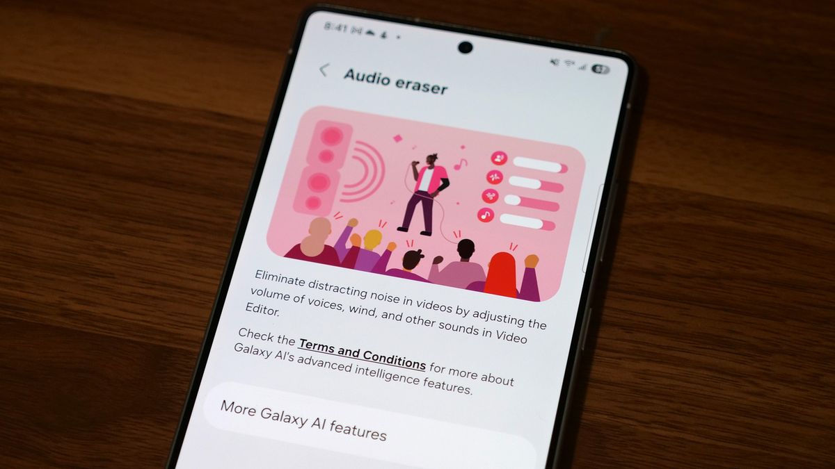 Samsung Galaxy S25 Ultra displaying Audio Eraser feature.