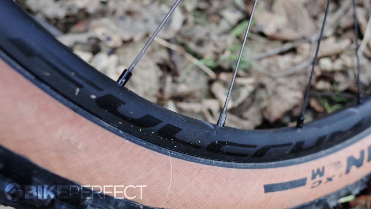 Fulcrum Red Zone 3 wheelset deacal close up
