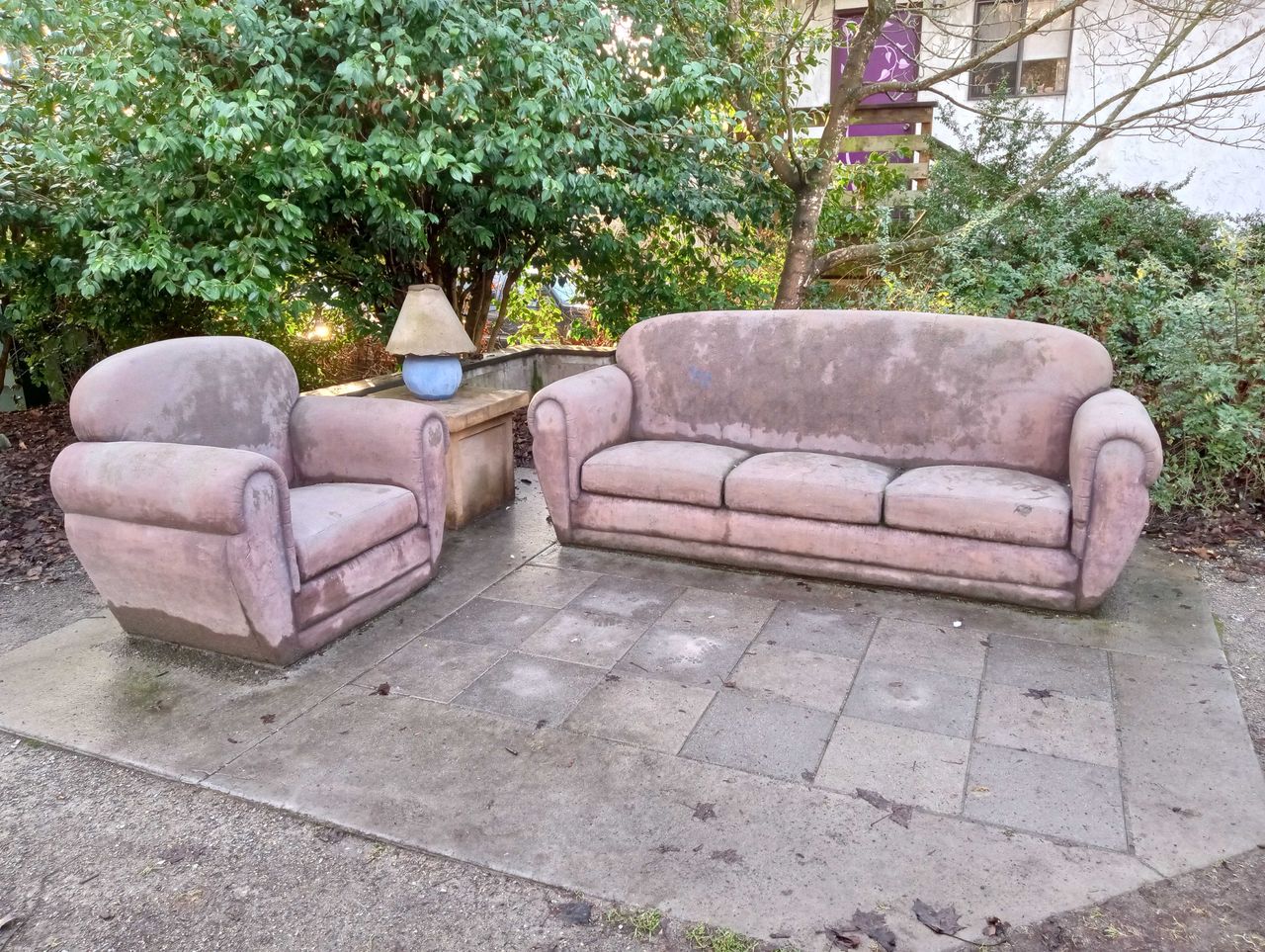 Moto G Play (2023), a photo of stone couches at a park