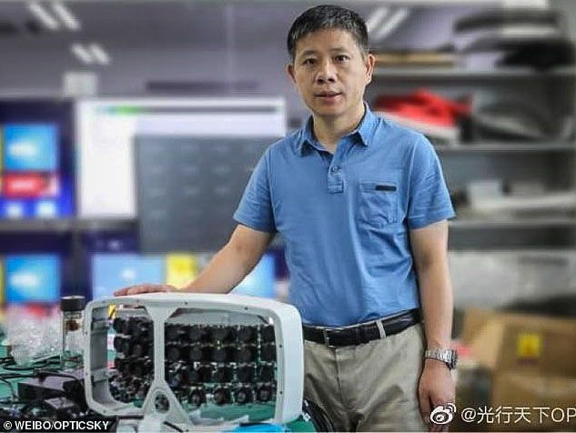 Xiaoyang Zeng, a scientist from Fudan University with the new &#039;Super Camera&#039; 