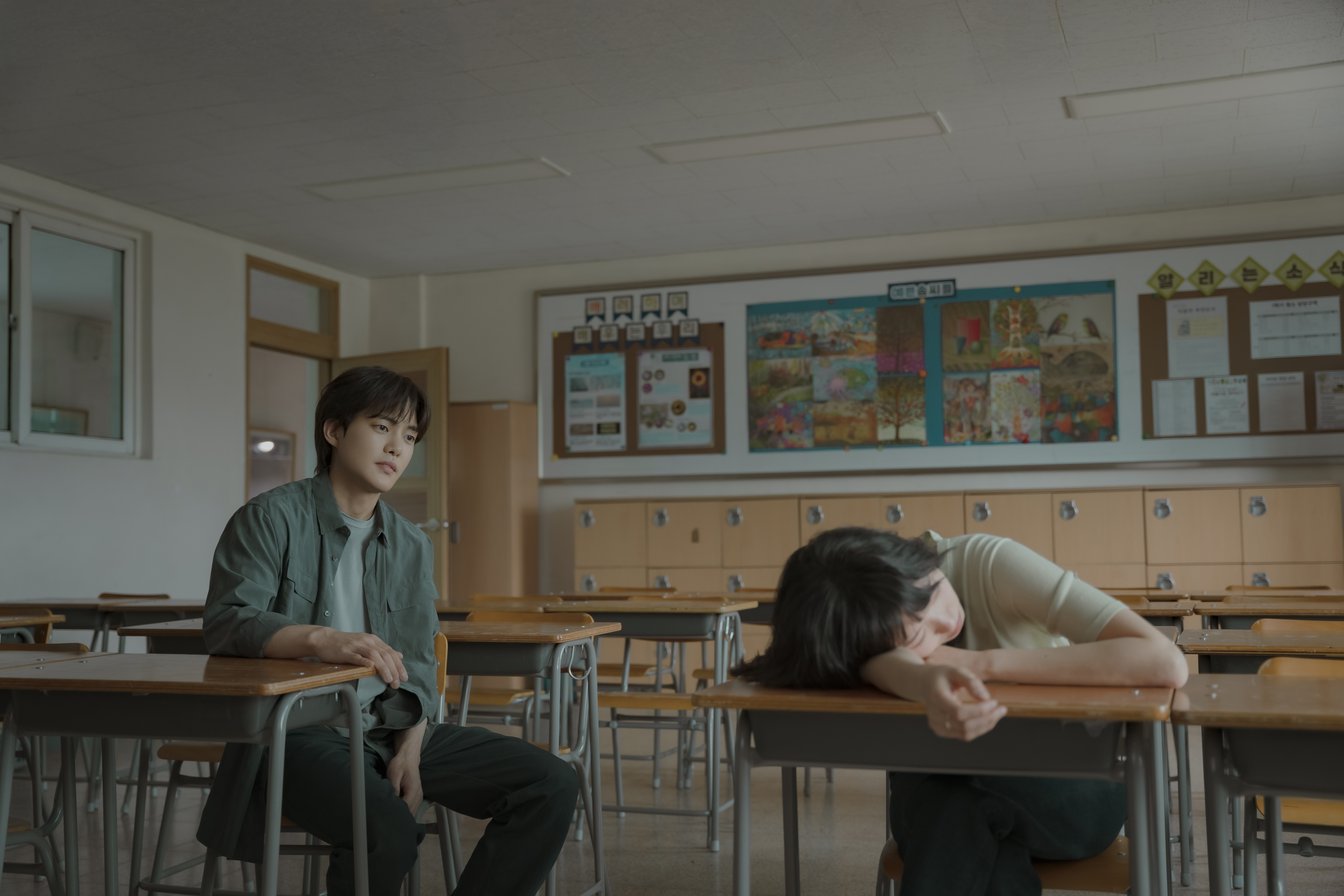 You and Everything Else(L to R) Kim Gun-woo as Kim Sang-hak, Kim Go-eun as Ryu Eun-jung in You and Everything Else. Cr. Lim Hyo Sun/Netflix &amp;Acirc;&amp;copy; 2025