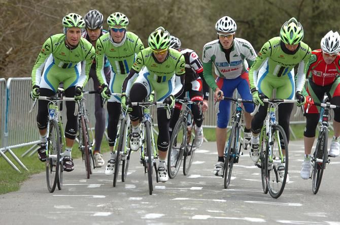 Some locals mixed in with the Cannondale team
