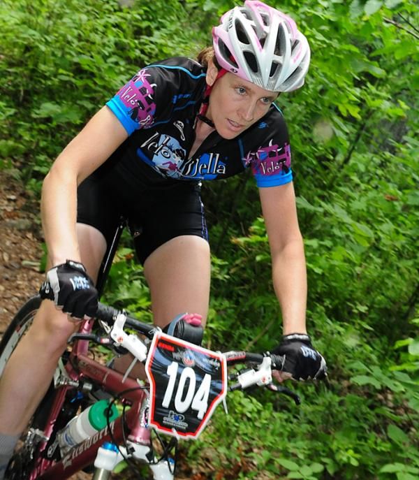 Johanna Kraus (Velo Bella) takes full advantage of her Ellsworth full-suspension bike