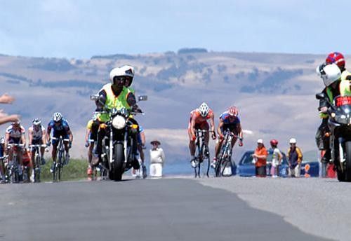 The two man fight between Robbie McEwen and a Paride Grillo (Panaria) to claim the first sprint at Snapper Point, Aldinga. McEwen was annoyed that Panaria was chasing him.