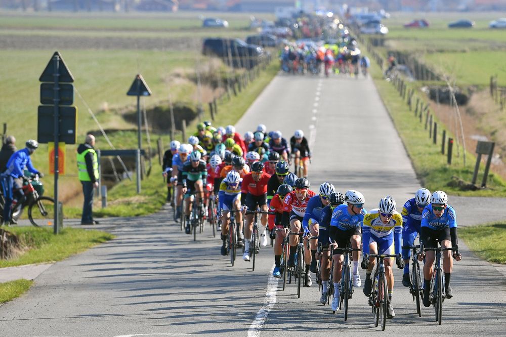 Echelons break up the field at Driedaagse De Panne-Koksijde