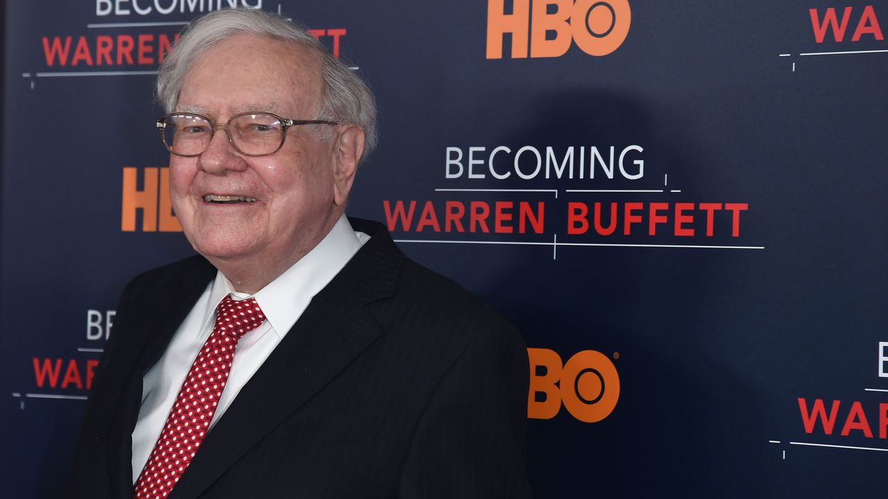 Warren Buffett on red carpet premiere 