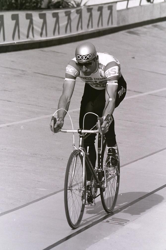 Moser tests his aero skinsuit