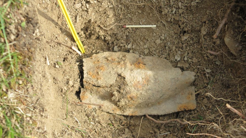 Metal Detectorist Finds 2,000-year-old Dagger Wielded By Roman Soldier ...