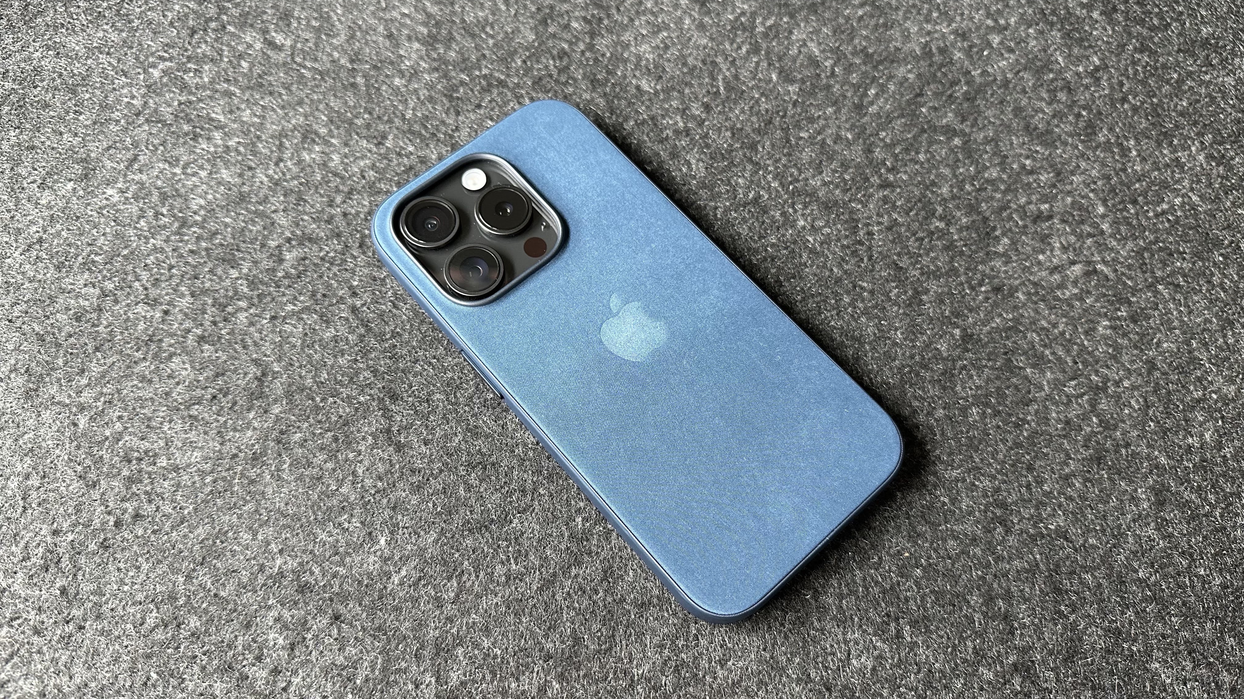 iPhone 15 Pro FineWoven Case with MagSafe - Pacific Blue - Apple