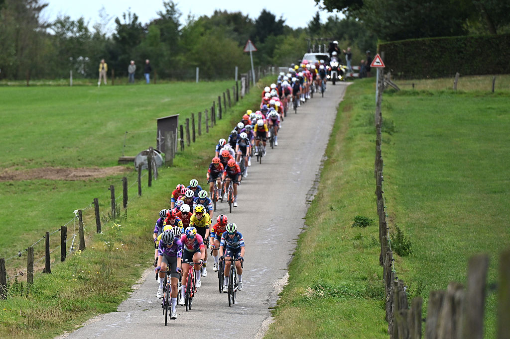Stage 2 at the Simac Ladies Tour 2025