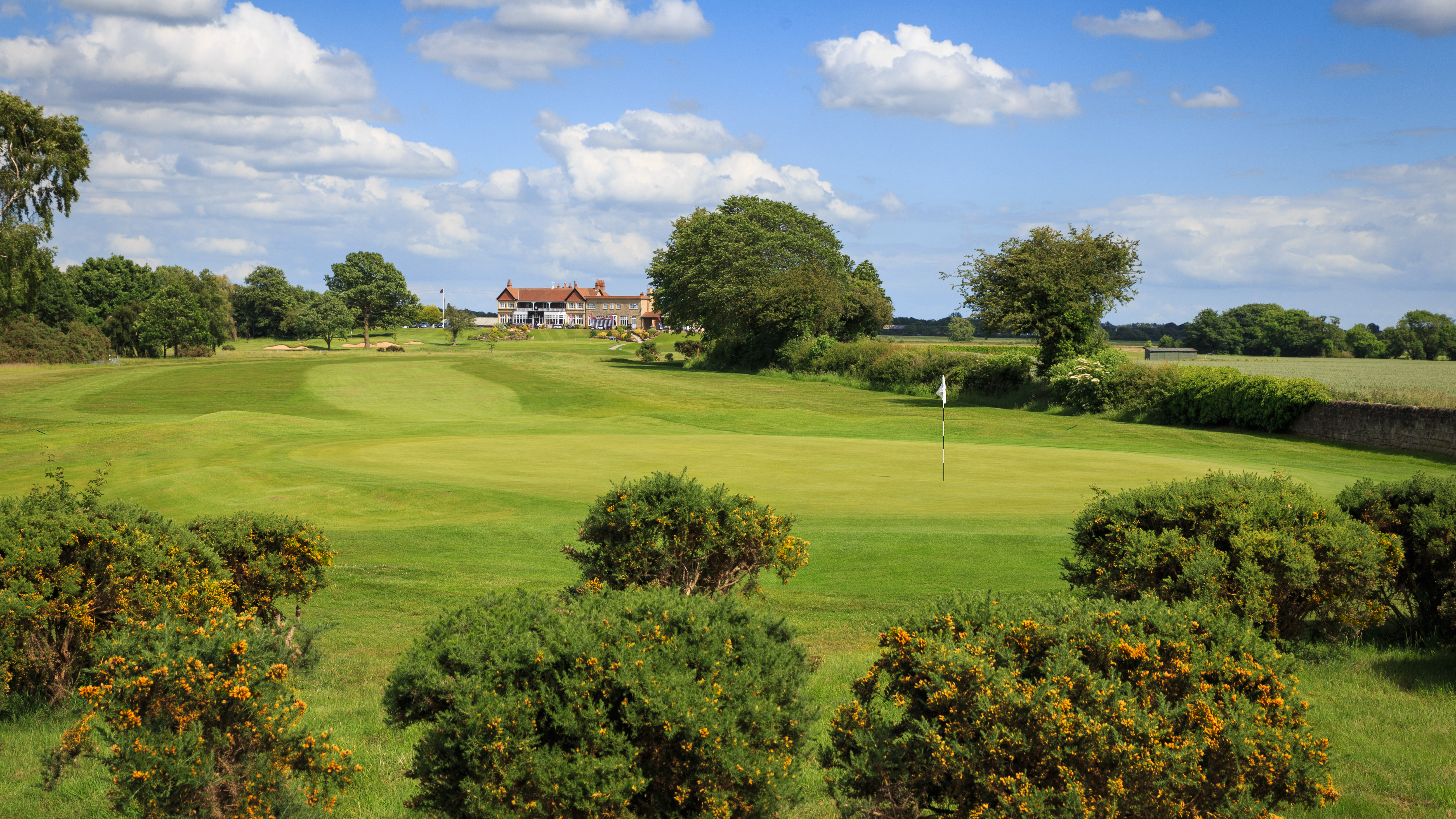 Lindrick - Hole 1