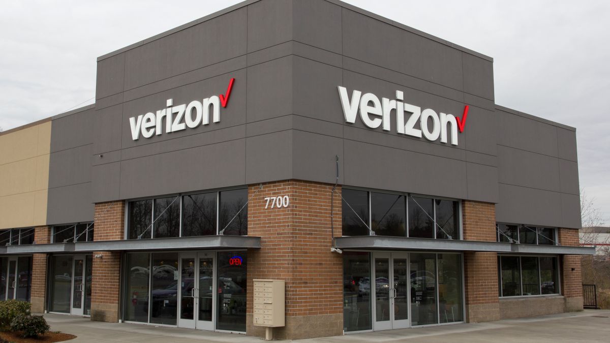 Verizon Is Selling AOL And Yahoo: Should You Be Worried? | Top Ten Reviews