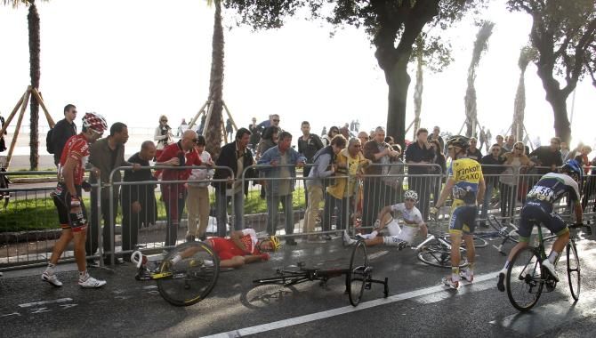 A crash marred the finish of the final Paris-Nice stage