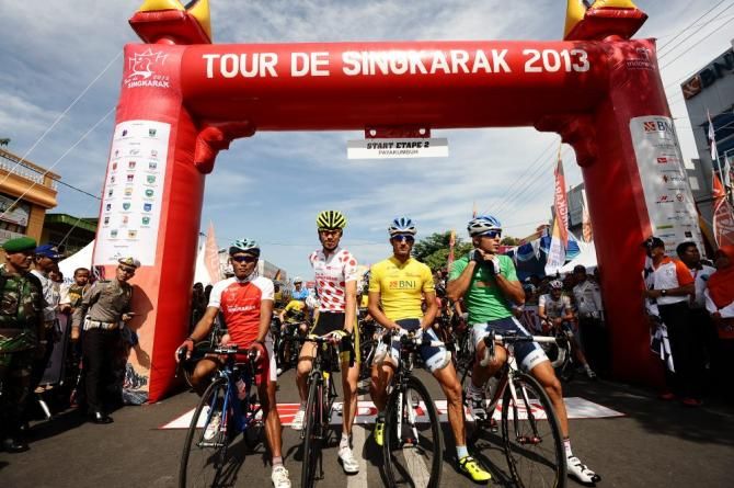 The day's leader's Bambang Suryadi (Indonesian National Team), Yin Chih Wang >> (CCN Cycling Team), Hossein Askari (Tabriz Petrochemical Cycling Team), >> and Hossein Nateghi (Tabriz Petrochemical Cycling Team)