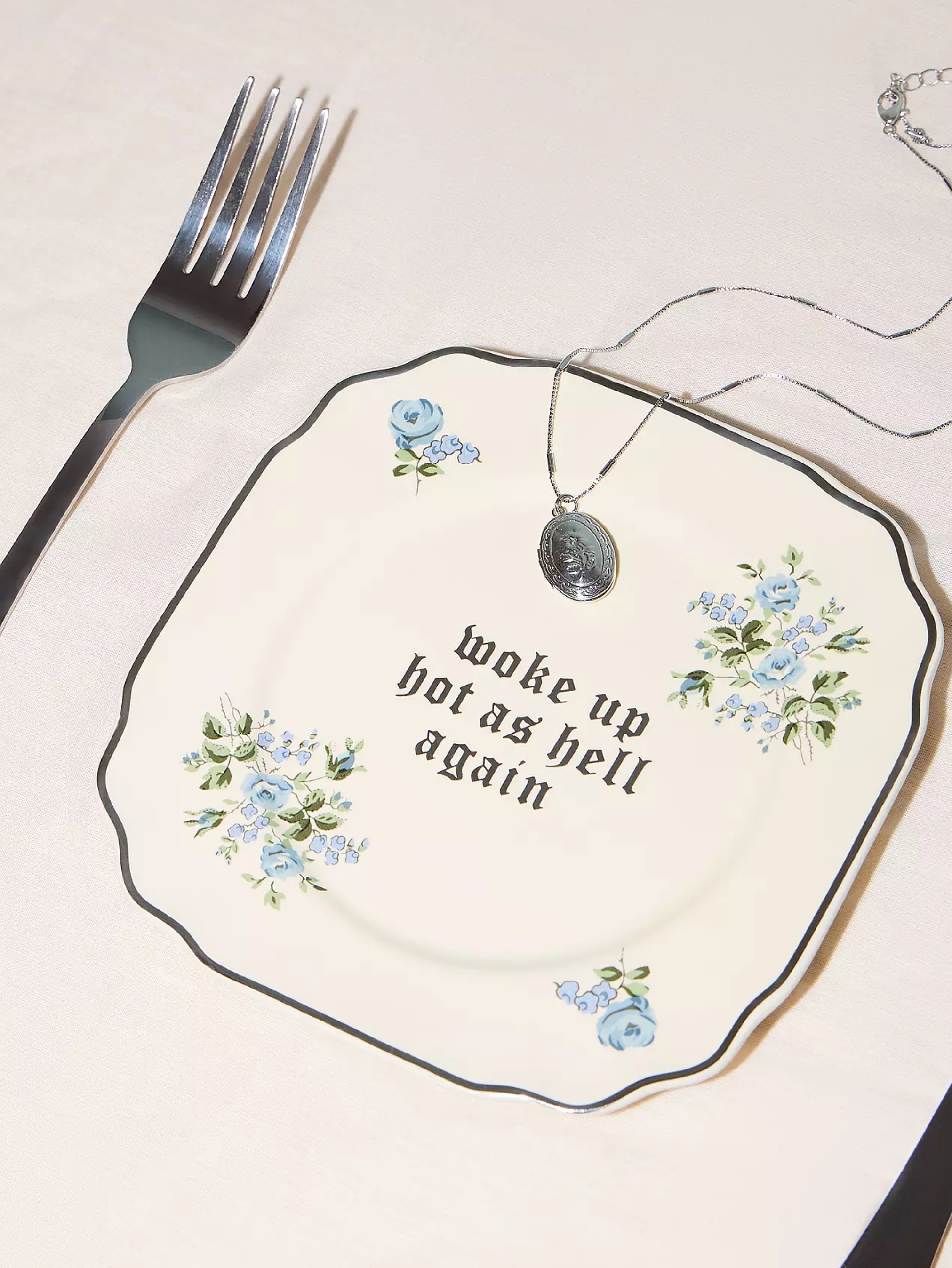 Urban Outfitters, Gothic Slogan Plate