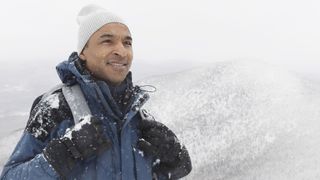 best hiking gloves: man wearing hiking gloves in winter