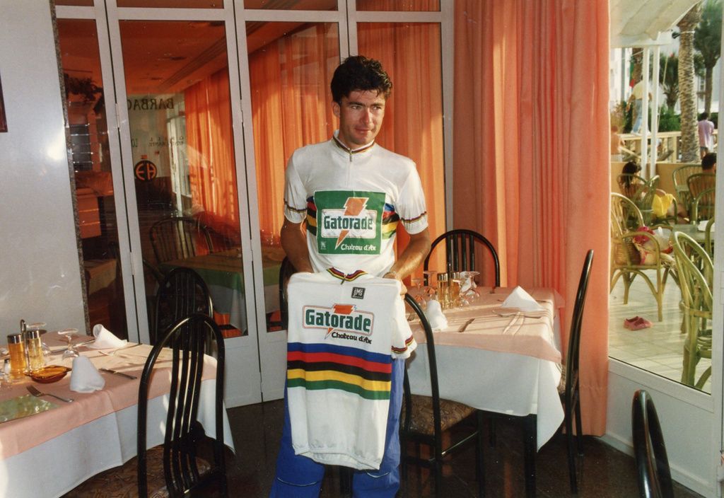 Gianni Bugno shows off his 1992 rainbow jersey