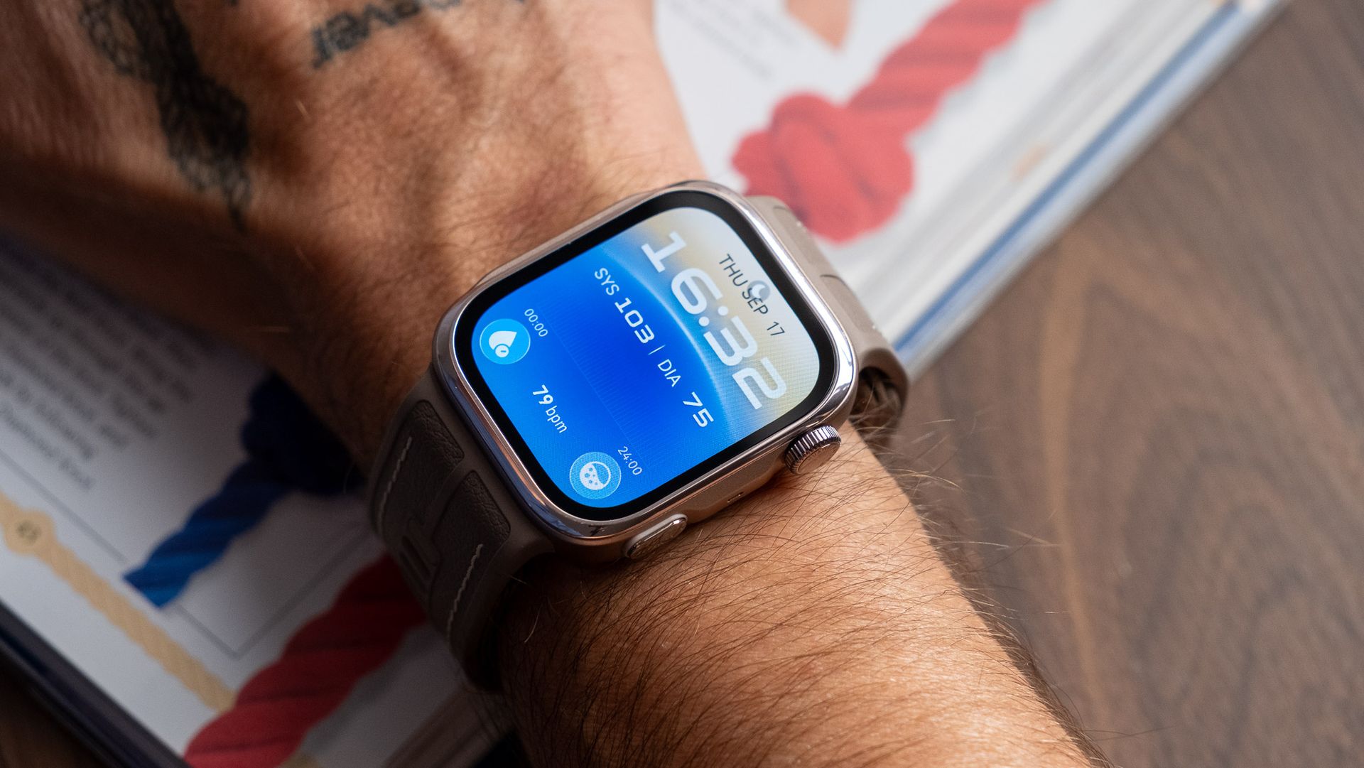 Huawei Watch D3 review: cuff-based blood pressure in a slim watch