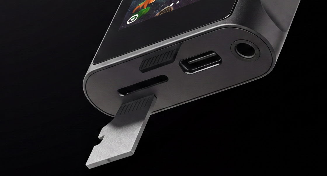 Shanling M0 Pura microSD slot close-up shot
