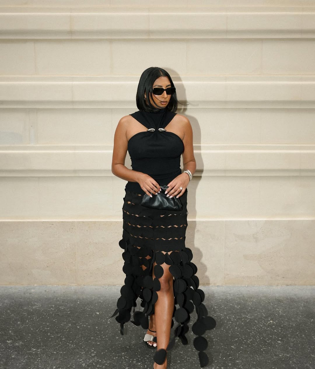 best dress rental sites- influencer wearing a black dress