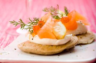 Smoked salmon blinis