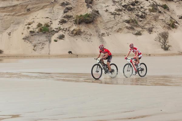 Damien Jones has Canadian champ Max Plaxton on his wheel as they hit a creek at high speed on Ocean Beach.