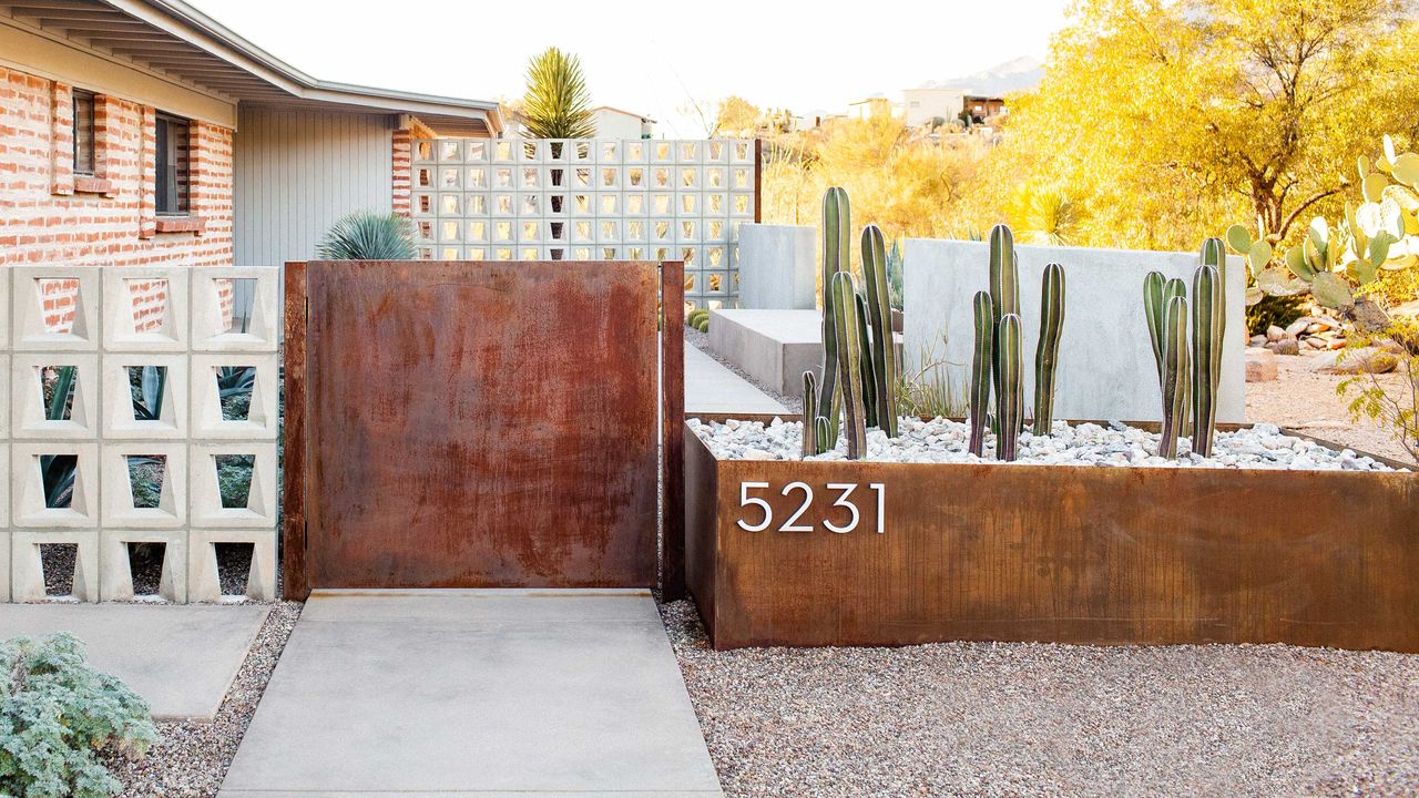 a gravel front yard in a desert