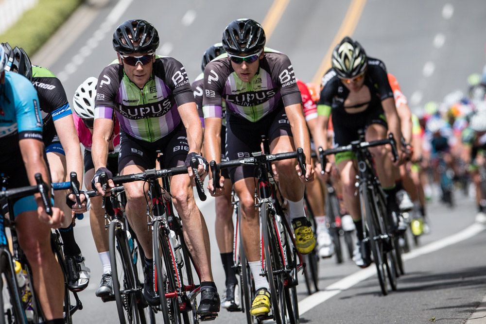 Chris Horner (Lupus) stays tucked in the pack
