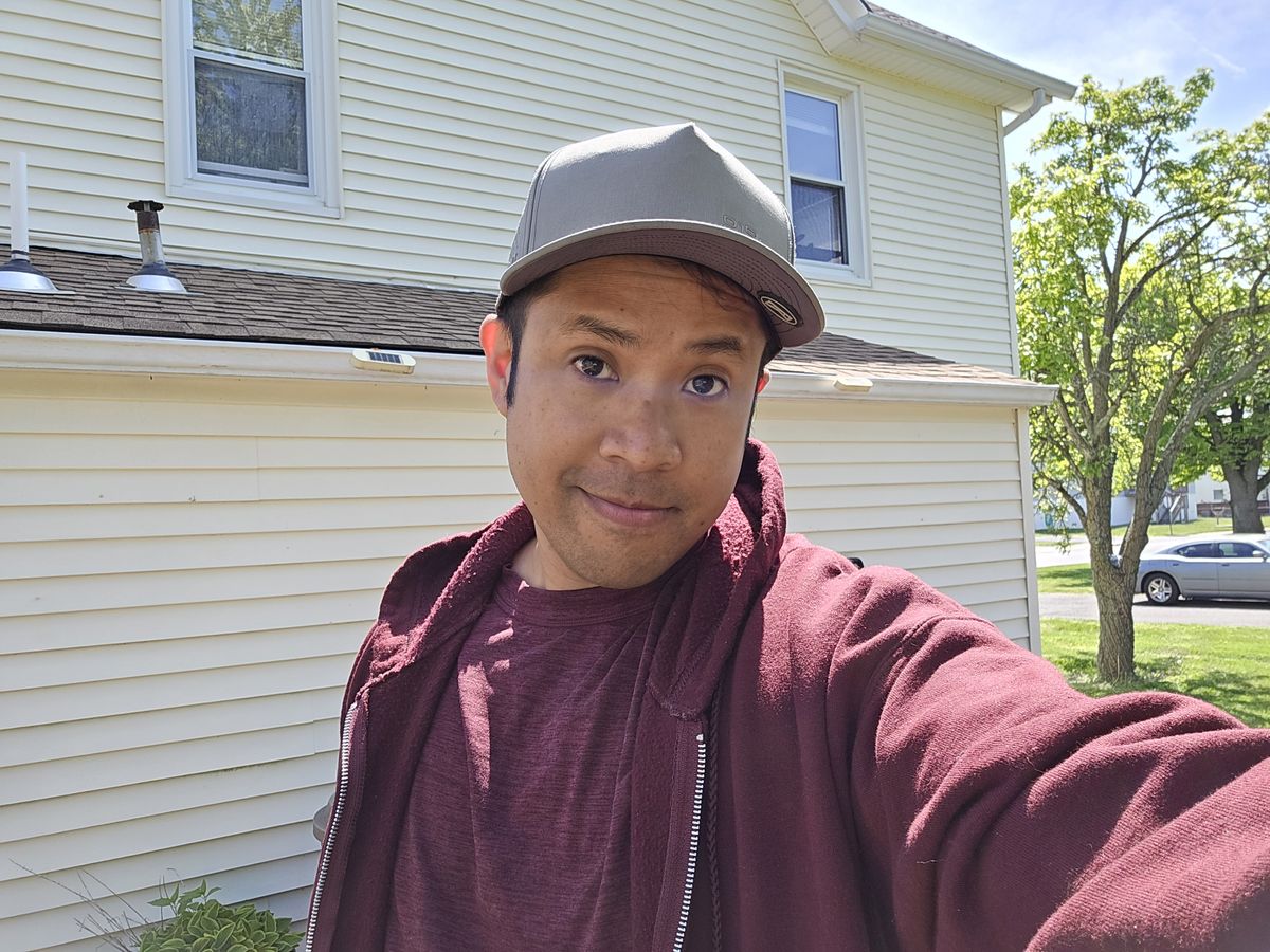 Samsung Galaxy S24 Ultra selfie sample.