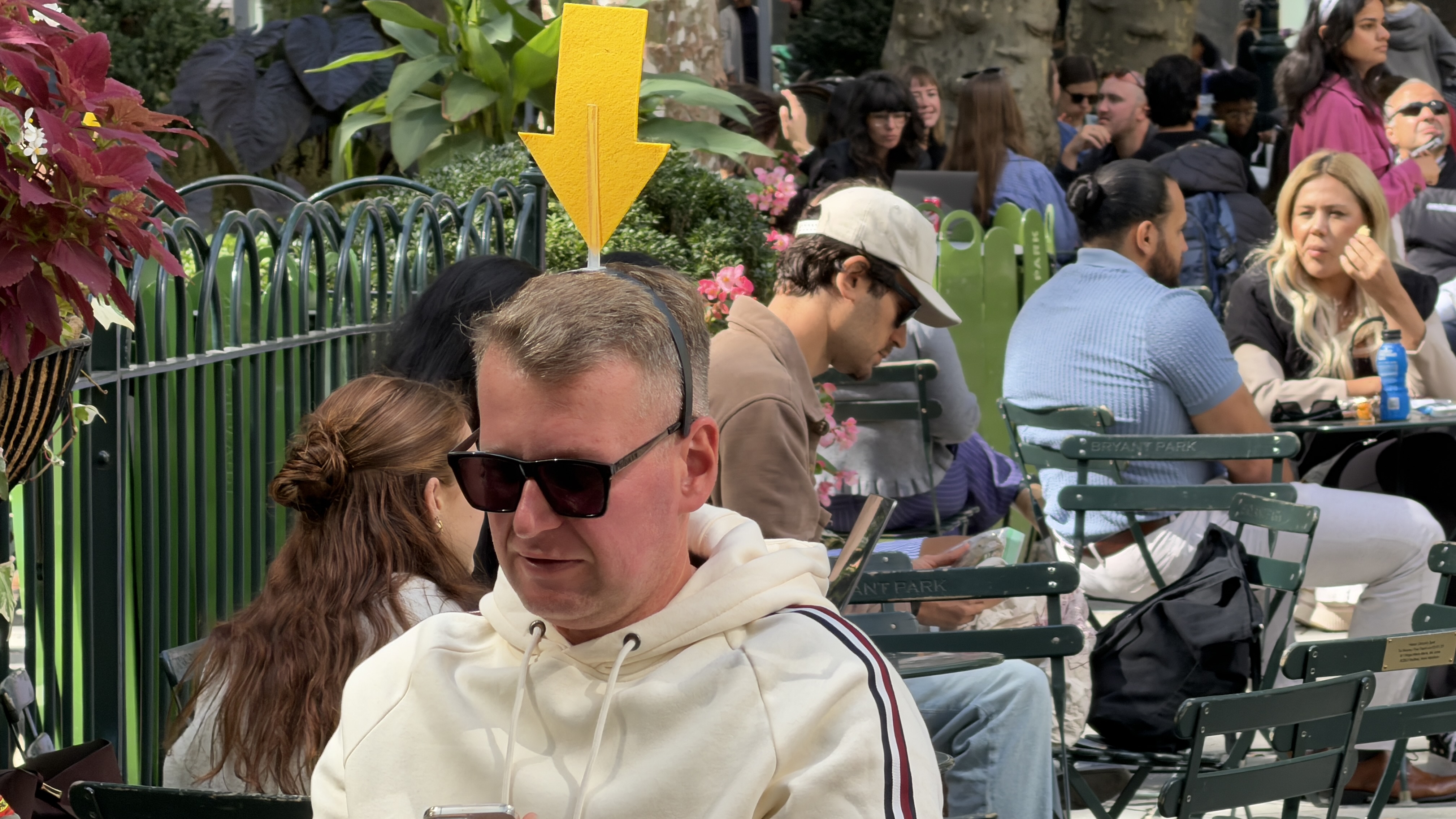 iPhone 17 Pro Max vs Sony Alpha a6000