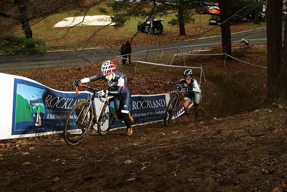 Jennifer Malik (Granville Brewing-Stanridge CX Team) giving a push on the second chase group.