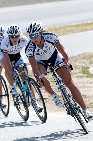 Meredith Miller (Tibco) leads Rushlee Buchanan (Colavita) into the tight turn.