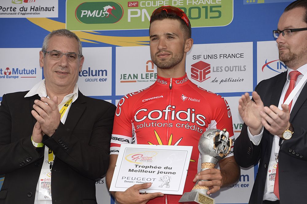 Nacer Bouhanni (Cofidis) congratulated on the podium