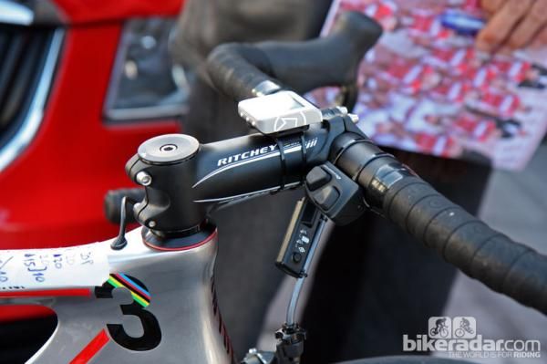 A Shimano Dura-Ace Di2 satellite shifter is fitted to the bar tops on Oscar Freire's (Katusha) Canyon Aeroad CF.