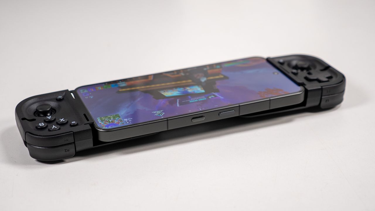 A Razer Prio attached to a Nothing Phone 3