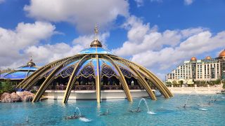 The water feature near Helios Grand Hotel at Epic Universe. 