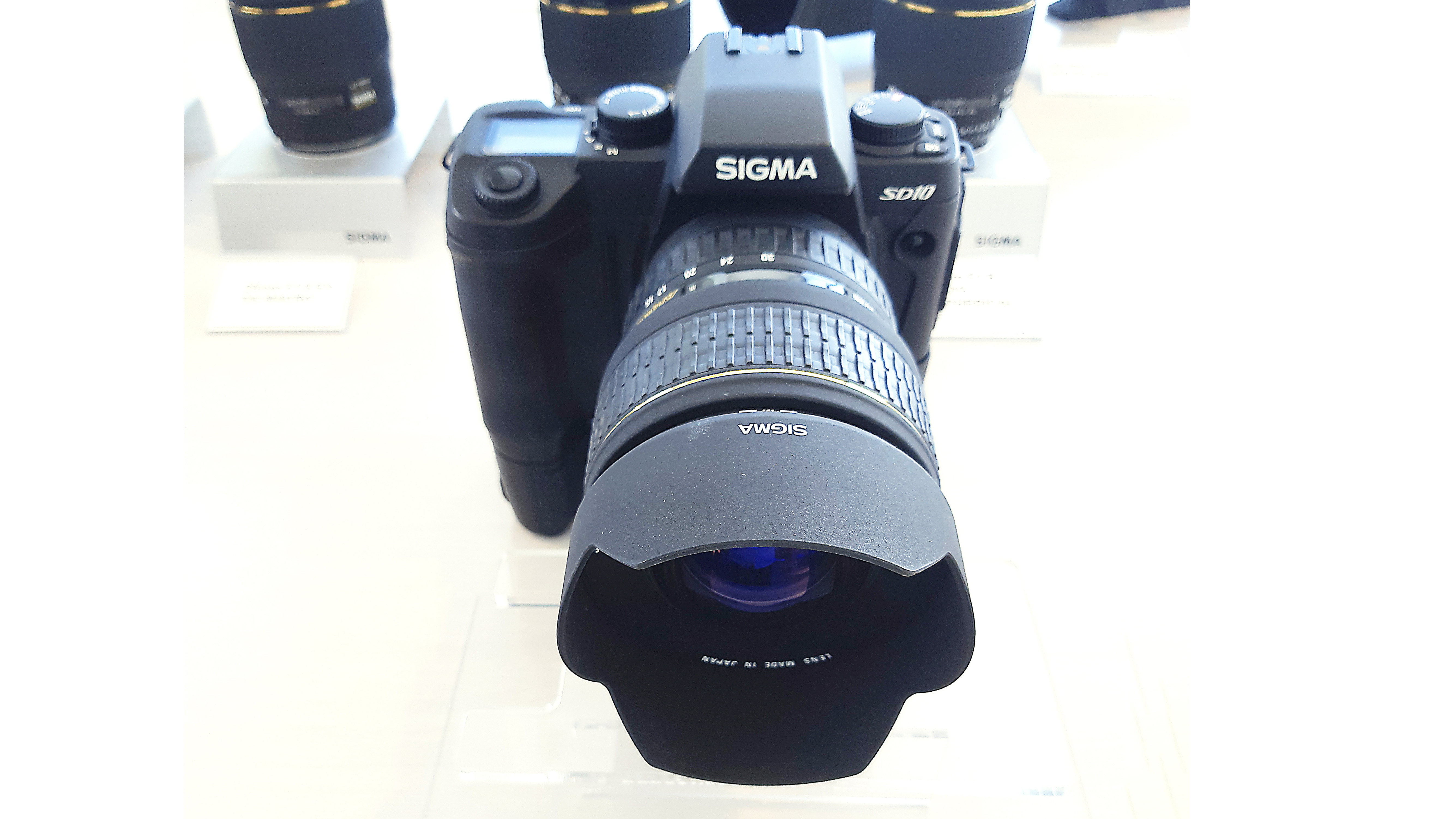 Sigma SD10 (2003). Rapid follow-up to the SD9 to address the latter’s many issues. Updated Foveon X3 sensor with increased sensitivity – still at 10.3 megapixels effective resolution – revised power supply and improved AF performance. Still no JPEG capture mode though.
