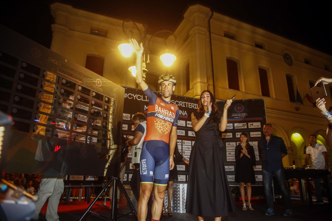 Vincenzo Nibali waves to the crowd after his win