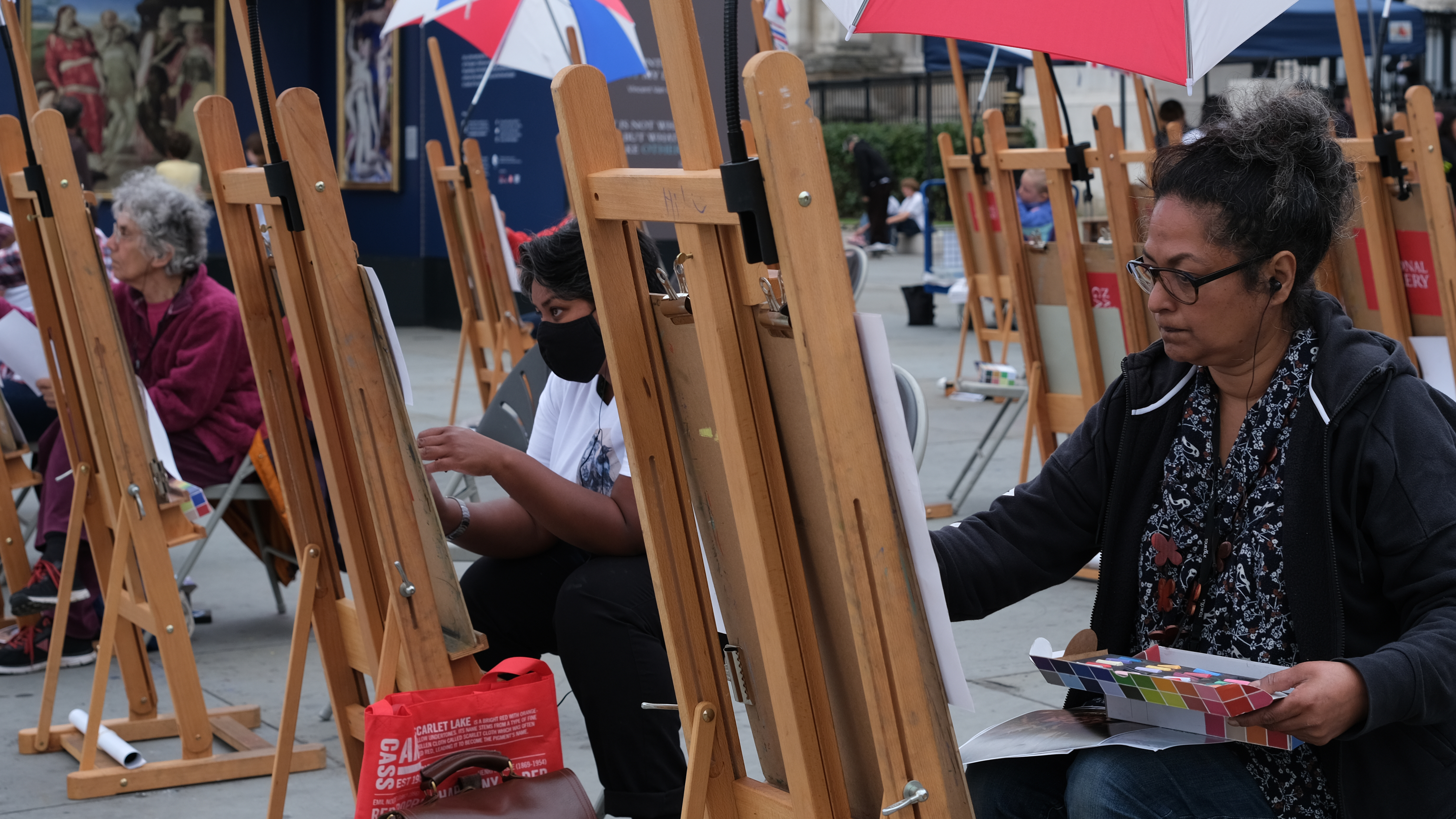 Some painters in London's Trafalgar Square shot with the Fujifilm XF33mm f/1.4 lens