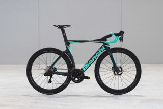 The Arekea-Samsic team will use Bianchi bikes in 2023