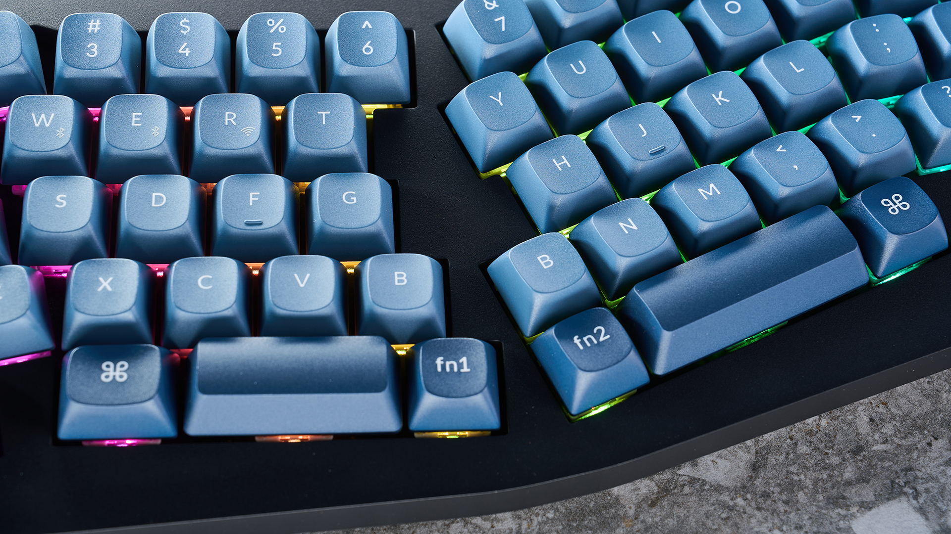 Foto der ergonomischen Tastatur Keychron V8 Max