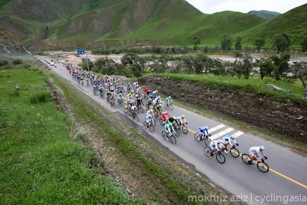 The peloton in action during stage 8 at the Tour of Qinghai Lake