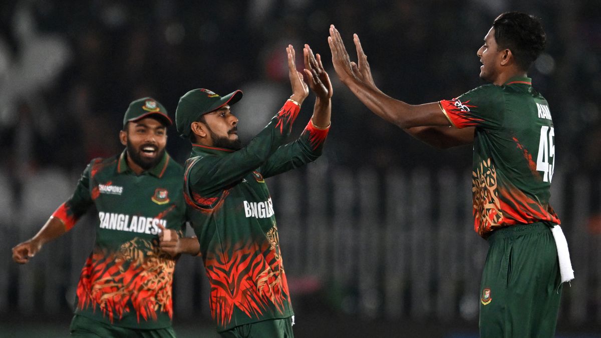 Bangladesh celebrate a wicket during the ICC Champions Trophy