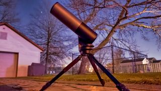 Unistellar eQuinox 2 being used in a backyard to capture astrophotography images.